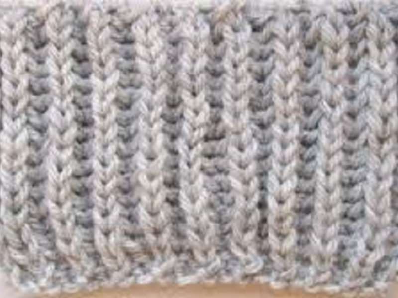 Английская резинка схема фото. Вязка английская резинка. Английская резинка спицами. Узоры для вязания с английской резинкой. Классическая английская резинка.