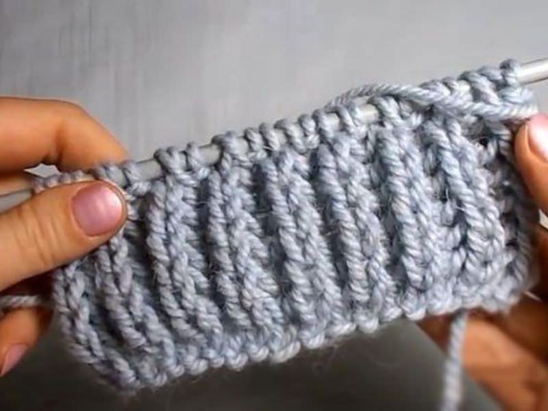 Шарф английской резинкой. Английская резинка для шарфа для начинающих. Шарф спицами. Английская резинка 1х1 спицами. Вязаный шарф резинкой.